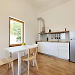 Apartman Brand New W Balcony & Perfect Seaview At Center