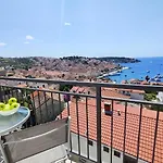Апартаменты Brand New W Balcony & Perfect Seaview At Center