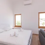 Brand New W Balcony & Perfect Seaview At Center