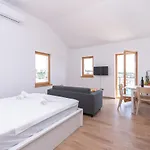 Brand New W Balcony & Perfect Seaview At Center Apartman