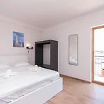 Apartman Brand New W Balcony & Perfect Seaview At Center *