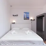 Apartman Brand New W Balcony & Perfect Seaview At Center *