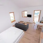 Brand New W Balcony & Perfect Seaview At Center Apartman