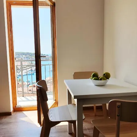 Apartment Brand New W Balcony & Perfect Seaview At Center *