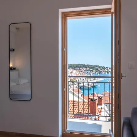 Brand New W Balcony & Perfect Seaview At Center *