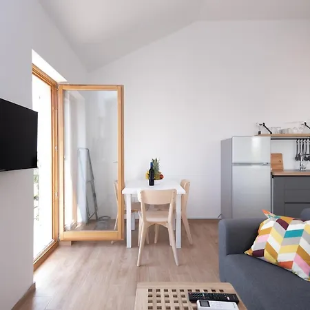 Apartment Brand New W Balcony & Perfect Seaview At Center *