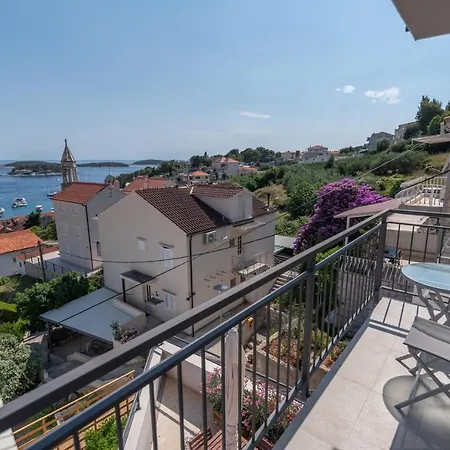 Brand New W Balcony & Perfect Seaview At Center *