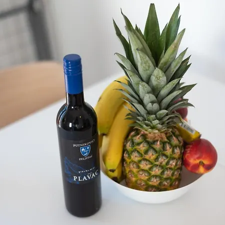 Brand New W Balcony & Perfect Seaview At Center شقة