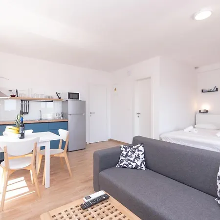 Brand New W Balcony & Perfect Seaview At Center