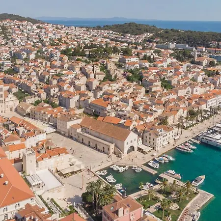 Brand New W Balcony & Perfect Seaview At Center شقة *