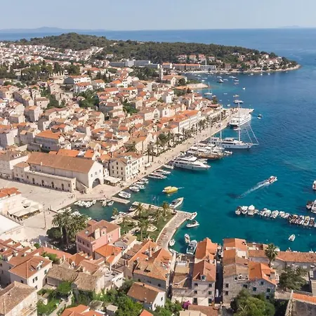 Διαμέρισμα Brand New W Balcony & Perfect Seaview At Center Χβαρ