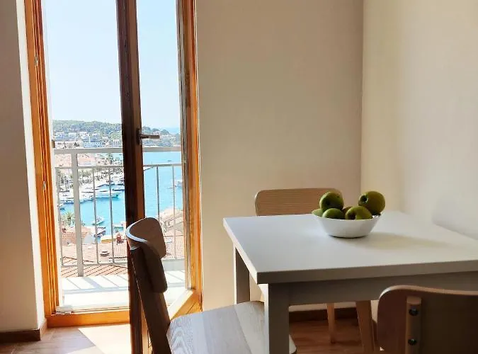 Apartment Brand New W Balcony & Perfect Seaview At Center *