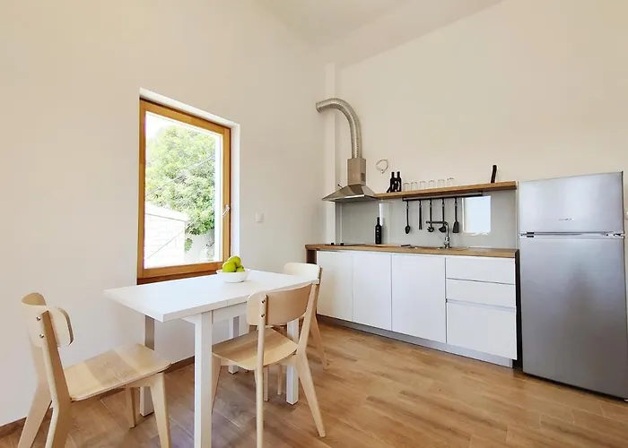 Apartment Brand New W Balcony & Perfect Seaview At Center