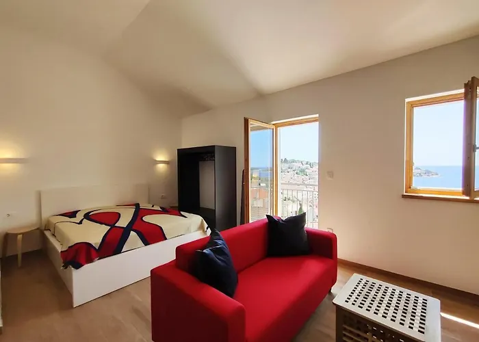 Brand New W Balcony & Perfect Seaview At Center