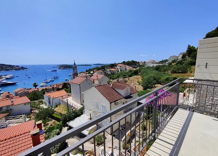 Apartment Brand New W Balcony & Perfect Seaview At Center *