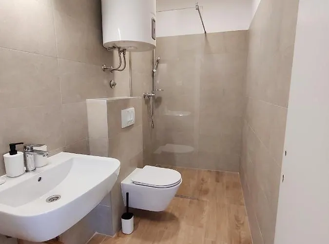 Apartment Brand New W Balcony & Perfect Seaview At Center