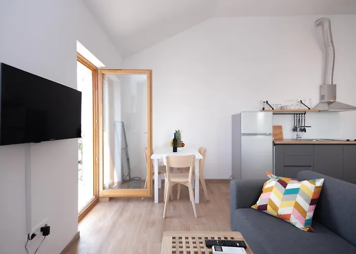 Apartment Brand New W Balcony & Perfect Seaview At Center *