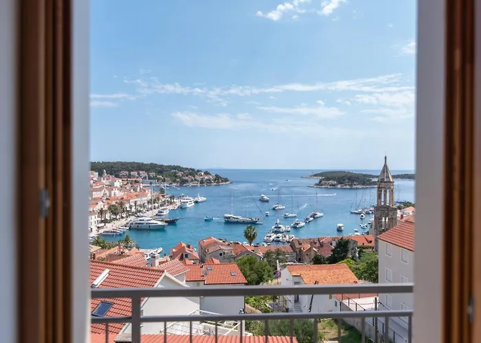 Brand New W Balcony & Perfect Seaview At Center Apartment *