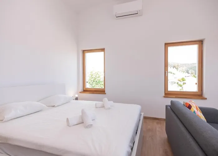 Brand New W Balcony & Perfect Seaview At Center