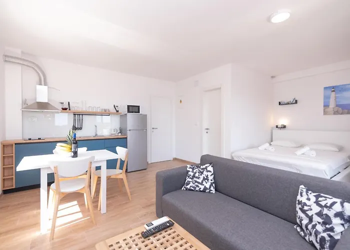 Brand New W Balcony & Perfect Seaview At Center