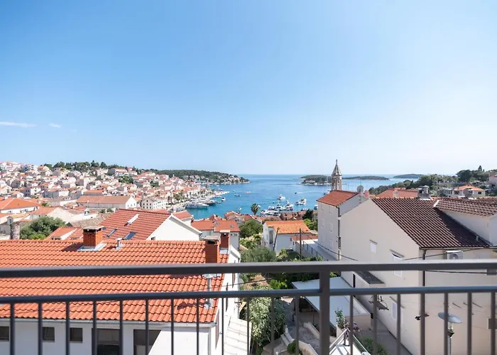 Brand New W Balcony & Perfect Seaview At Center Apartment