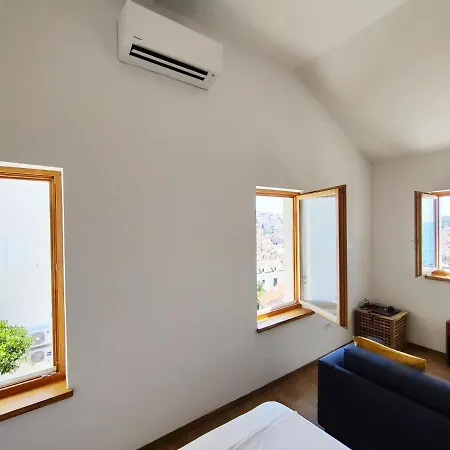 Apartment Brand New W Balcony & Perfect Seaview At Center *