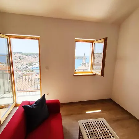 Apartment Brand New W Balcony & Perfect Seaview At Center *