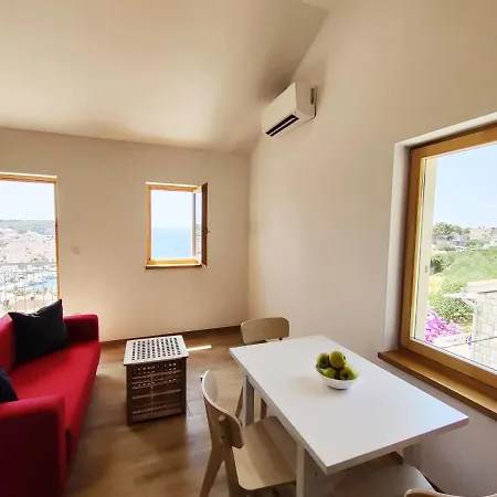 Apartment Brand New W Balcony & Perfect Seaview At Center