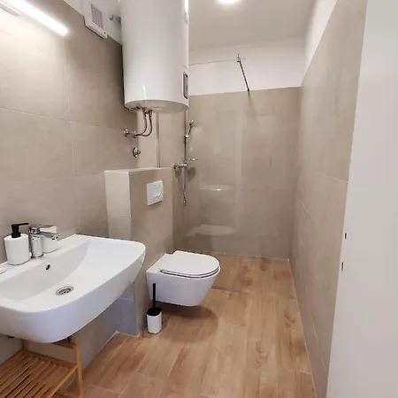 Apartment Brand New W Balcony & Perfect Seaview At Center