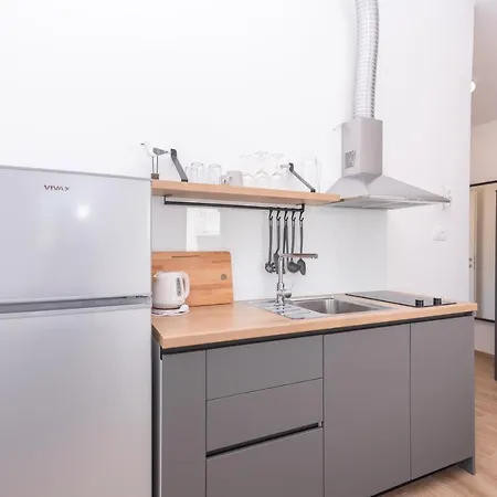 Brand New W Balcony & Perfect Seaview At Center Apartment