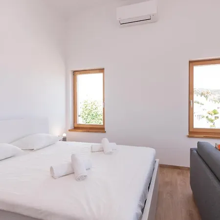 Brand New W Balcony & Perfect Seaview At Center