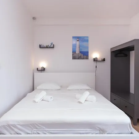 Apartment Brand New W Balcony & Perfect Seaview At Center *