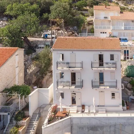 Apartment Brand New W Balcony & Perfect Seaview At Center *