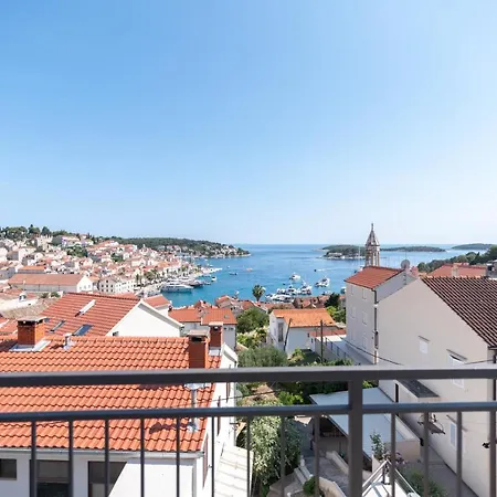 Brand New W Balcony & Perfect Seaview At Center Apartment