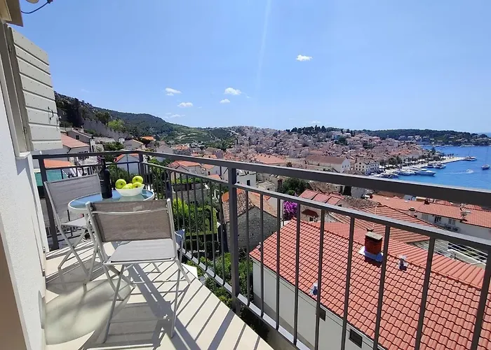 Apartment Brand New W Balcony & Perfect Seaview At Center *