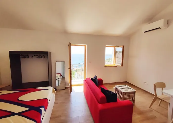 Brand New W Balcony & Perfect Seaview At Center