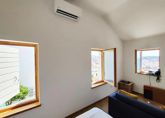 Apartment Brand New W Balcony & Perfect Seaview At Center *