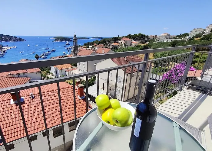 Apartment Brand New W Balcony & Perfect Seaview At Center *