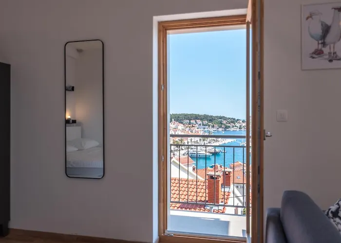 Brand New W Balcony & Perfect Seaview At Center *