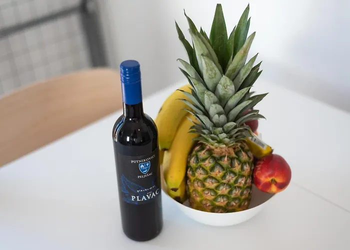 Brand New W Balcony & Perfect Seaview At Center Apartment