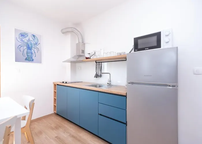 Brand New W Balcony & Perfect Seaview At Center *