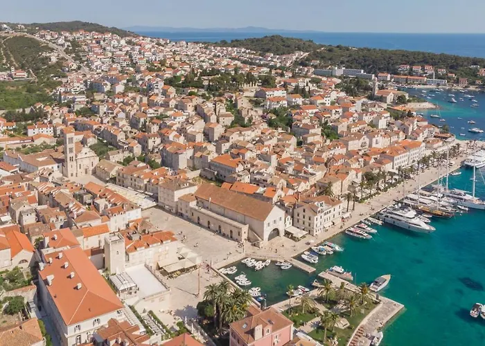 Brand New W Balcony & Perfect Seaview At Center Apartment *